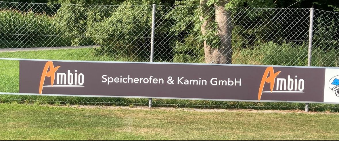 Ambio unterstützt den FC Fraunberg mit Bandenwerbung
